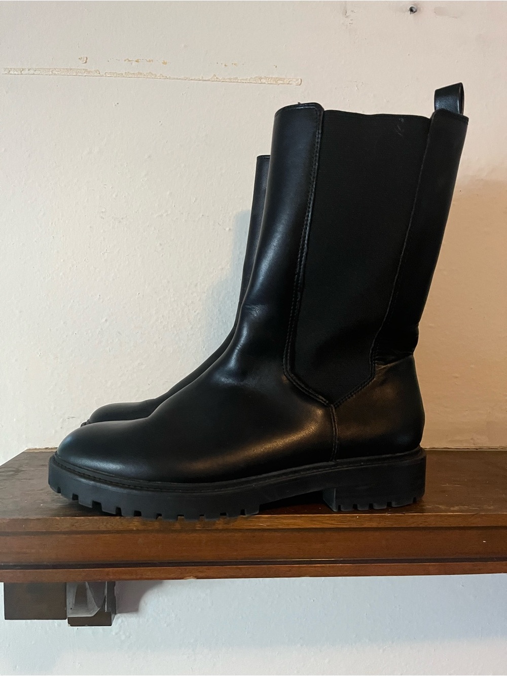 Banana Republic Women’s Black Chelsea Boots Classic Pull-On Style Fall Size 9